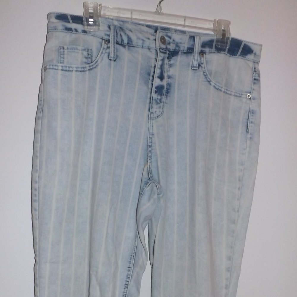 acid wash strped jeans